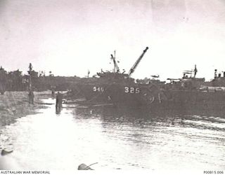 TOROKINA, EMPRESS AUGUSTA BAY, BOUGAINVILLE ISLAND. 1944. LANDING CRAFT MOORED AT THE BEACH (NUMBERS 124, 578, 946 AND 325). (DONOR A. BARING)