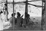 Fainjur: people eating in shade under a shelter