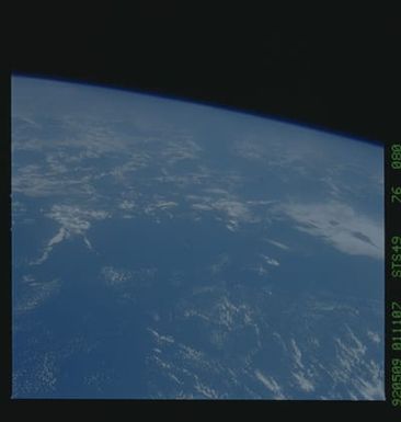 S49-76-080 - STS-049 - Earth observations taken during the STS-49 mission