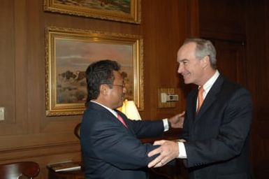 [Assignment: 48-DPA-02-25-08_SOI_K_Pres_Palau] Secretary Dirk Kempthorne [meeting at Main Interior] with government delegation from the Republic of Palau, [led by Palau President Tommy Remengesau. Secretary Kempthorne and President Remengesau discussed, among other subjects, the possibility of creating a National Heritage Area on the Palau island of Peleliu, along with the upcoming Review of the Palau-U.S. Compact of Free Association.] [48-DPA-02-25-08_SOI_K_Pres_Palau_IOD_1062.JPG]