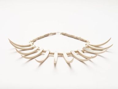 'ulalei (whale tooth necklace-imitation)