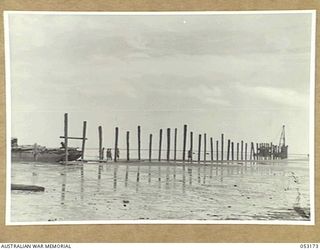 MIRAVASI (MINVASI?), NEW GUINEA. 1943-06-29. TO MAKE THE LAKEKAMU RIVER NAVIGABLE TO LARGE SHIPS, THE 2/4TH AUSTRALIAN FIELD SQUADRON, ROYAL AUSTRALIAN ENGINEERS BUILT A GROYNE NEAR THE MOUTH OF ..