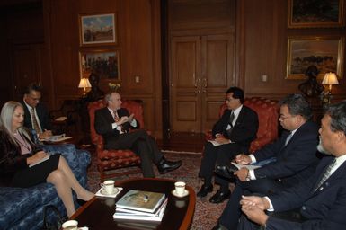 [Assignment: 48-DPA-02-05-08_SOI_K_Mori] Secretary Dirk Kempthorne [meeting at Main Interior] with delegation from the Federated States of Micronesia, led by Micronesia President Emanuel Mori [48-DPA-02-05-08_SOI_K_Mori_DOI_9653.JPG]