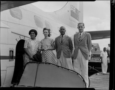 Tasman Empire Airways Ltd, courtesy flight, unidentified embarking apssengers, Suva, Fiji