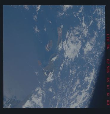51D-46-037 - STS-51D - STS-51D earth observations
