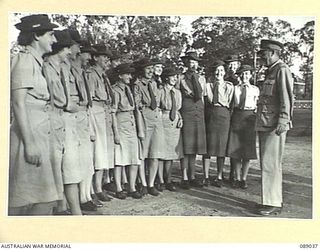 INDOOROOPILLY, QUEENSLAND. 1945-04-23. MAJOR GENERAL C.H. SIMPSON, (1), WITH WEST AUSTRALIAN PERSONNEL CONCENTRATED AT 2 AUSTRALIAN WOMEN'S ARMY SERVICE BARRACK BEFORE EMBARKATION TO NEW GUINEA