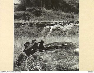 DALLMAN RIVER, NEW GUINEA, 1944-02-23. VX63251 GUNNER C. JORDAN (1), WITH SX11116 GUNNER J.C. SIMPSON (2), DURING A FIELD EXERCISE IN INFANTRY TRAINING CONDUCTED BY THE 2/14TH FIELD REGIMENT