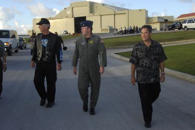 [Assignment: 48-DPA-SOI_K_Guam_6-6-7-07] Pacific Islands Tour: Visit of Secretary Dirk Kempthorne [and aides] to Guam, U.S. Territory [48-DPA-SOI_K_Guam_6-6-7-07__DI12422.JPG]