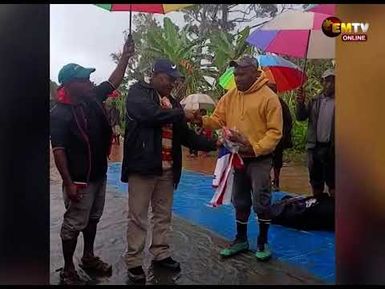 Former Kumul Brandy Peter Donates Jerseys to Kia Warriors in Pangia
