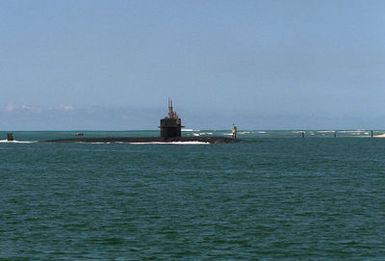 A Los Angeles class nuclear-powered attack submarine USS HELENA (SSN-725) enters the channel for a visit to Naval Station, Pearl Harbor.