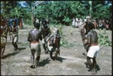 Sango performance, Ngarinaasuru