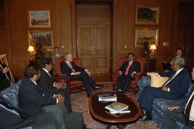 [Assignment: 48-DPA-02-25-08_SOI_K_Pres_Palau] Secretary Dirk Kempthorne [meeting at Main Interior] with government delegation from the Republic of Palau, [led by Palau President Tommy Remengesau. Secretary Kempthorne and President Remengesau discussed, among other subjects, the possibility of creating a National Heritage Area on the Palau island of Peleliu, along with the upcoming Review of the Palau-U.S. Compact of Free Association.] [48-DPA-02-25-08_SOI_K_Pres_Palau_IOD_1092.JPG]