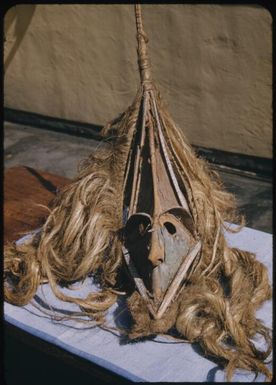 Mask (1) : Papua New Guinea / Terence and Margaret Spencer