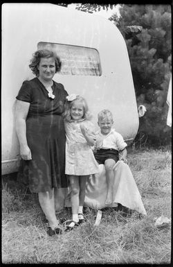 Velma, Margaret and Ray Hare with a caravan