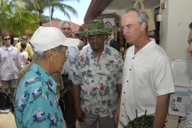 [Assignment: 48-DPA-SOI_K_Guam_6-6-7-07] Pacific Islands Tour: Visit of Secretary Dirk Kempthorne [and aides] to Guam, U.S. Territory [48-DPA-SOI_K_Guam_6-6-7-07__DI11239.JPG]