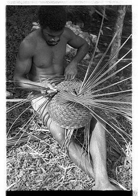 Ben Burt Malaita PhotosStages in Binalu making the basket