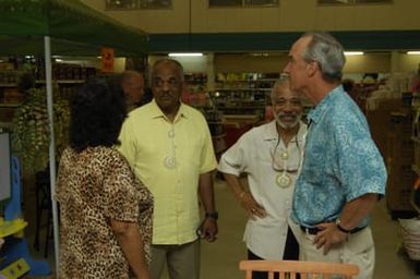 [Assignment: 48-DPA-SOI_K_Majuro_6-11-12-07] Pacific Islands Tour: Visit of Secretary Dirk Kempthorne [and aides] to Majuro Atoll, of the Republic of Marshall Islands [48-DPA-SOI_K_Majuro_6-11-12-07__DI14789.JPG]