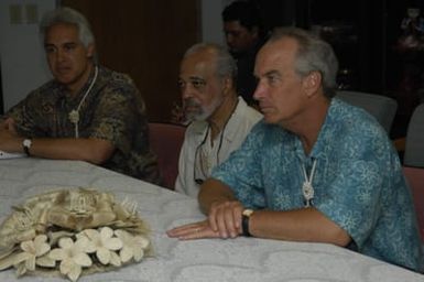 [Assignment: 48-DPA-SOI_K_Majuro_6-11-12-07] Pacific Islands Tour: Visit of Secretary Dirk Kempthorne [and aides] to Majuro Atoll, of the Republic of Marshall Islands [48-DPA-SOI_K_Majuro_6-11-12-07__DI14705.JPG]