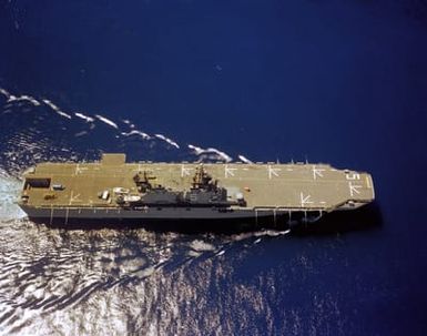 An elevated starboard beam view of the amphibious assault ship USS PELELIU (LHA 5) underway near Hawaii