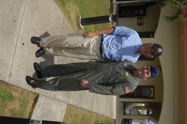 [Assignment: 48-DPA-SOI_K_Guam_6-6-7-07] Pacific Islands Tour: Visit of Secretary Dirk Kempthorne [and aides] to Guam, U.S. Territory [48-DPA-SOI_K_Guam_6-6-7-07__DI12260.JPG]