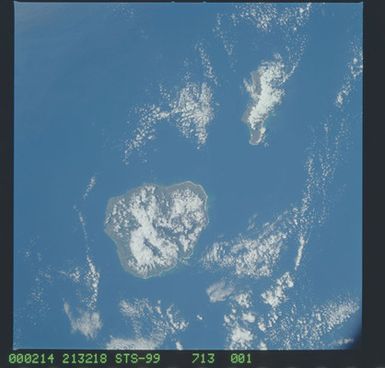 STS099-713-001 - STS-099 - Earth observations of the Hawaiian Islands taken from OV-105 during STS-99