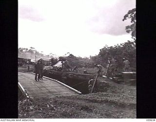 DONADABU, NEW GUINEA. 1943-11-03. TROOPS OF NO. 3 PLATOON, 18TH AUSTRALIAN FIELD PARK COMPANY, ROYAL AUSTRALIAN ENGINEERS REBUILDING THE BRIDGE OVER EWARIGO CREEK