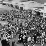 Crowd on the quay of the port of Papeete, departure of a liner