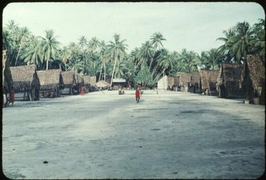 Coral atoll village in colour (2) : Mortlock Islands, Papua New Guinea, 1960 / Terence and Margaret Spencer