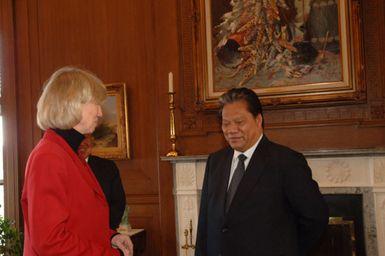 Visit of Marshall Islands President Kessai Note, right, to Department of Interior headquarters for discussions with Secretary Gale Norton on U.S. programs related to long-range impact of mid-20th Century nuclear testing in Marshall Islands vicinity