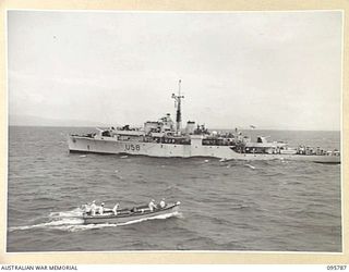 AT SEA OFF RABAUL, NEW BRITAIN. 1945-09-06. LAUNCH FROM AIRCRAFT CARRIER HMS GLORY GOING OUT TO HMS HART TO PICK UP GENERAL H. IMAMURA, COMMANDER EIGHTH AREA ARMY AND MEMBERS OF THE JAPANESE ..
