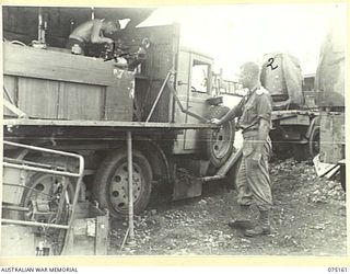 HANSA BAY-SEPIK RIVER AREA, NEW GUINEA. 1944-08-03. NX115529 LIEUTENANT R.A. DICKSON, OFFICER COMMANDING, 5TH DIVISION SALVAGE UNIT (2) SPEAKING TO NX144714 CORPORAL B.K. CROKER (1) WHO IS ..