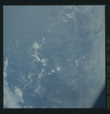 S30-85-087 - STS-030 - STS-30 earth observations