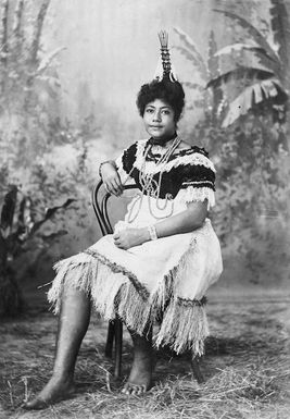 Fa-le-nefu, a young Samoan woman