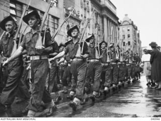 BRISBANE, AUSTRALIA. 1944-09-26. TROOPS OF THE 29TH AUSTRALIAN INFANTRY BRIGADE TAKING PART IN THE MARCH OF THE BRIGADE THROUGH THE CITY OF BRISBANE. THEY HAD RECENTLY RETURNED FROM NEW GUINEA