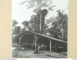 LAE, NEW GUINEA. 1944-09-27. A NEW STORAGE SHED UNDER CONSTRUCTION AT THE 43RD FIELD ORDNANCE DEPOT