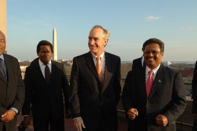 [Assignment: 48-DPA-02-25-08_SOI_K_Pres_Palau] Secretary Dirk Kempthorne [meeting at Main Interior] with government delegation from the Republic of Palau, [led by Palau President Tommy Remengesau. Secretary Kempthorne and President Remengesau discussed, among other subjects, the possibility of creating a National Heritage Area on the Palau island of Peleliu, along with the upcoming Review of the Palau-U.S. Compact of Free Association.] [48-DPA-02-25-08_SOI_K_Pres_Palau_IOD_1131.JPG]