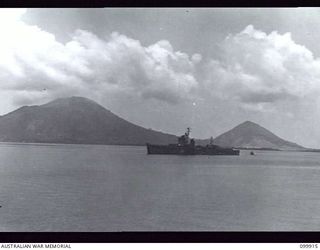 RABAUL, NEW BRITAIN, 1946-03-12. A FEDERAL INVESTIGATION COMMITTEE INSPECTED THE JAPANESE DESTROYER YUZUKI FOLLOWING OVERCROWDING ALLEGATIONS BY THE AUSTRALIAN PRESS. THE SHIP EMBARKED 1005 ..