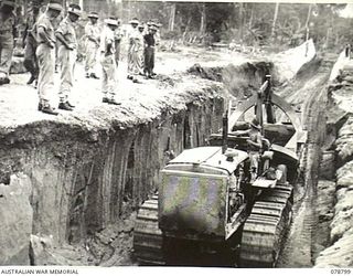TOROKINA, BOUGAINVILLE ISLAND. 1945-01-31. A DEMONSTRATION OF MECHANICAL EQUIPMENT BEING CONDUCTED BY THE COMMANDER ROYAL ENGINEERS, HEADQUARTERS, 2ND AUSTRALIAN CORPS AT THE OLD SITE OF THE UNIT ..