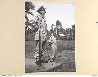 AITAPE, NEW GUINEA. 1945-04-17. MAJOR GENERAL J.E.S. STEVENS, GENERAL OFFICER COMMANDING 6 DIVISION (1), ADDRESSING 2/6 CAVALRY (COMMANDO) REGIMENT TROOPS WHILE HIS AIDE-DE-CAMP LIEUTENANT G. ..