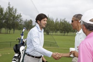 Barack Obama and Prime Minister Najib Razak of Malaysia before they play golf in Kaneohe Bay, Hawaii, December 24, 2014