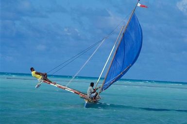 Canoes racing