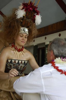 [Assignment: 48-DPA-SOI_K_Amer_Sam] Pacific Islands Tour: Visit of Secretary Dirk Kemmpthorne [and aides] to American Samoa, U.S. Territory [48-DPA-SOI_K_Amer_Sam__DI15124.JPG]