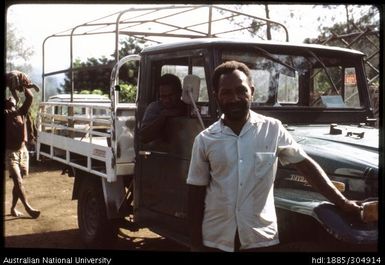 Men with vehicle, Makiroka