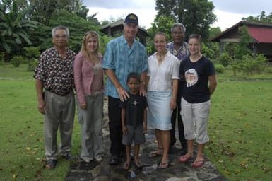 [Assignment: 48-DPA-SOI_K_Palau_6-7-9-07] Pacific Islands Tour: Visit of Secretary Dirk Kempthorne [and aides] to Palau Islands, Republic of Palau [48-DPA-SOI_K_Palau_6-7-9-07__DI13253.JPG]