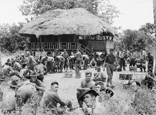 KAIAPIT, NEW GUINEA. 1943-09-26. TROOPS OF HEADQUARTERS, 21ST AUSTRALIAN INFANTRY BRIGADE AT THEIR LUNCH TIME PARADE. PRIVATE (PTE) PROSSER (1); SX3939 STAFF SERGEANT PINKERTON (2); UNKNOWN (3); ..