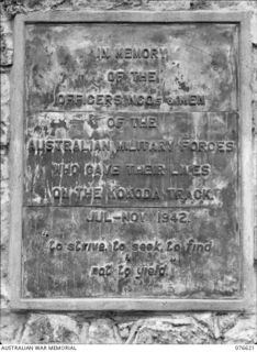 SOGERI, PORT MORESBY, PAPUA. 1944-10-29. THE INSCRIBED BRONZE TABLET ON THE MEMORIAL ERECTED TO THE MEMORY OF ALL THE MEMBERS OF THE AUSTRALIAN MILITARY FORCES WHO GAVE THEIR LIVES ON THE KOKODA ..