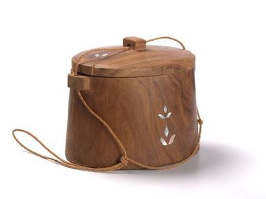 Tuluma (fishing tackle box)